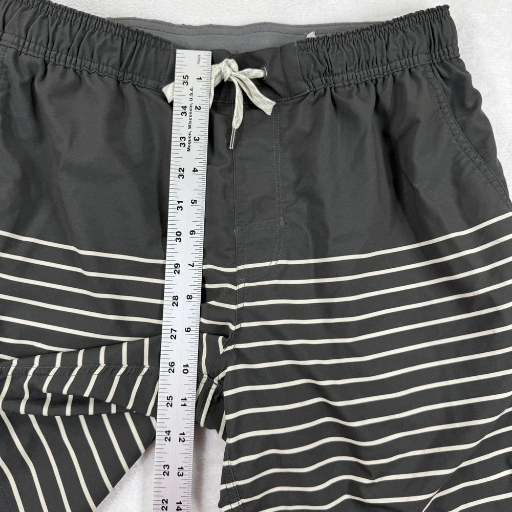 Vuori Mens Banks Shorts Black White Striped Elastic Waist Board Shorts Size M